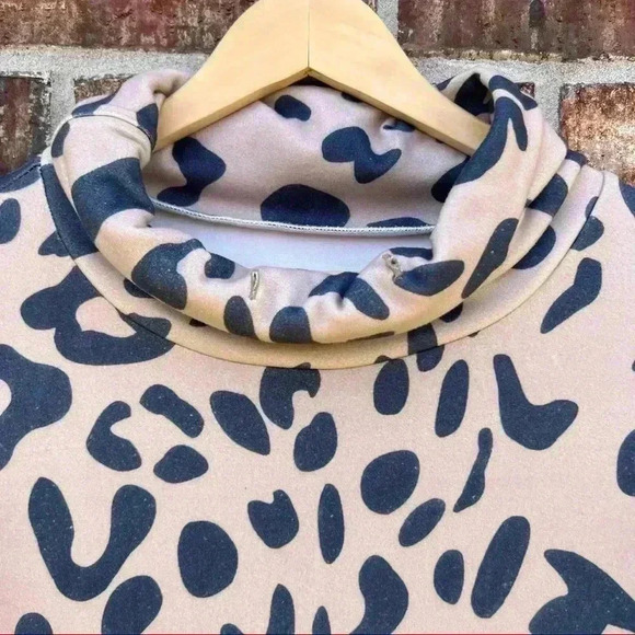 Womens Animal Print Pullover Top Size Small - Picture 5 of 6